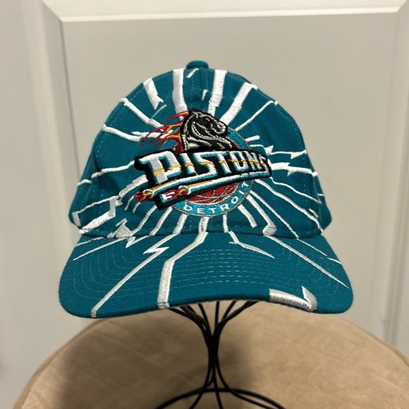 STARTER Accessories Vintage Starter Detroit Pistons Collision Hat